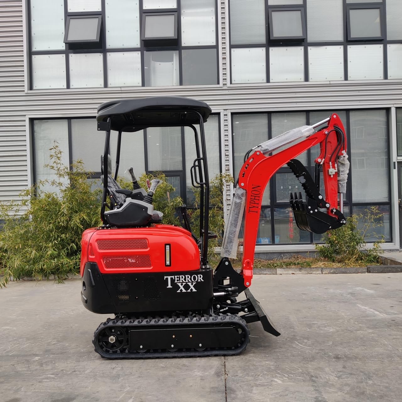 4,000 lb TYPHON Terror XX Mini Excavator Rubber Track with Kubota D902 Diesel Engine USA