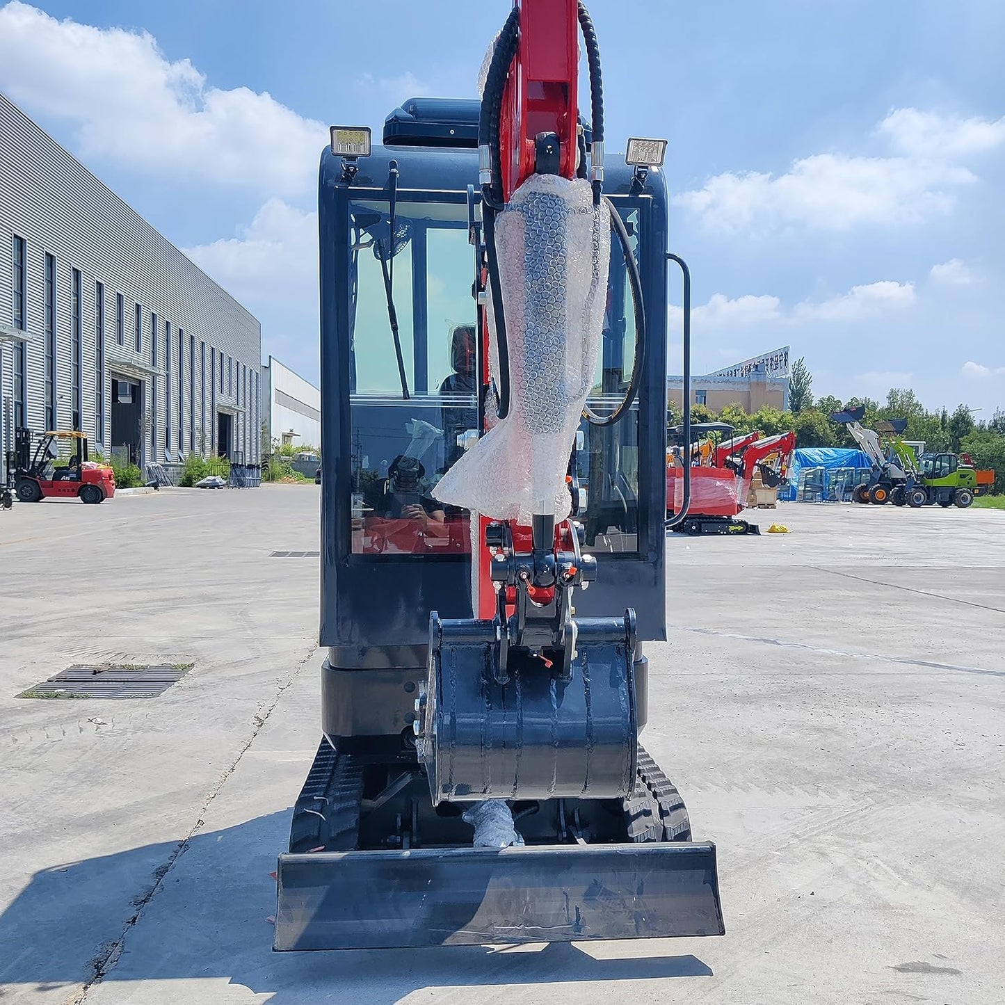 2 Ton TERROR XVIII Heater Aircon Cabin Mini Excavator, EPA certified USA KUBOTA D902 Diesel Machine for Garden, Farms, Parks, Roads – Ideal for Digging, Drilling, Bull-Dozing