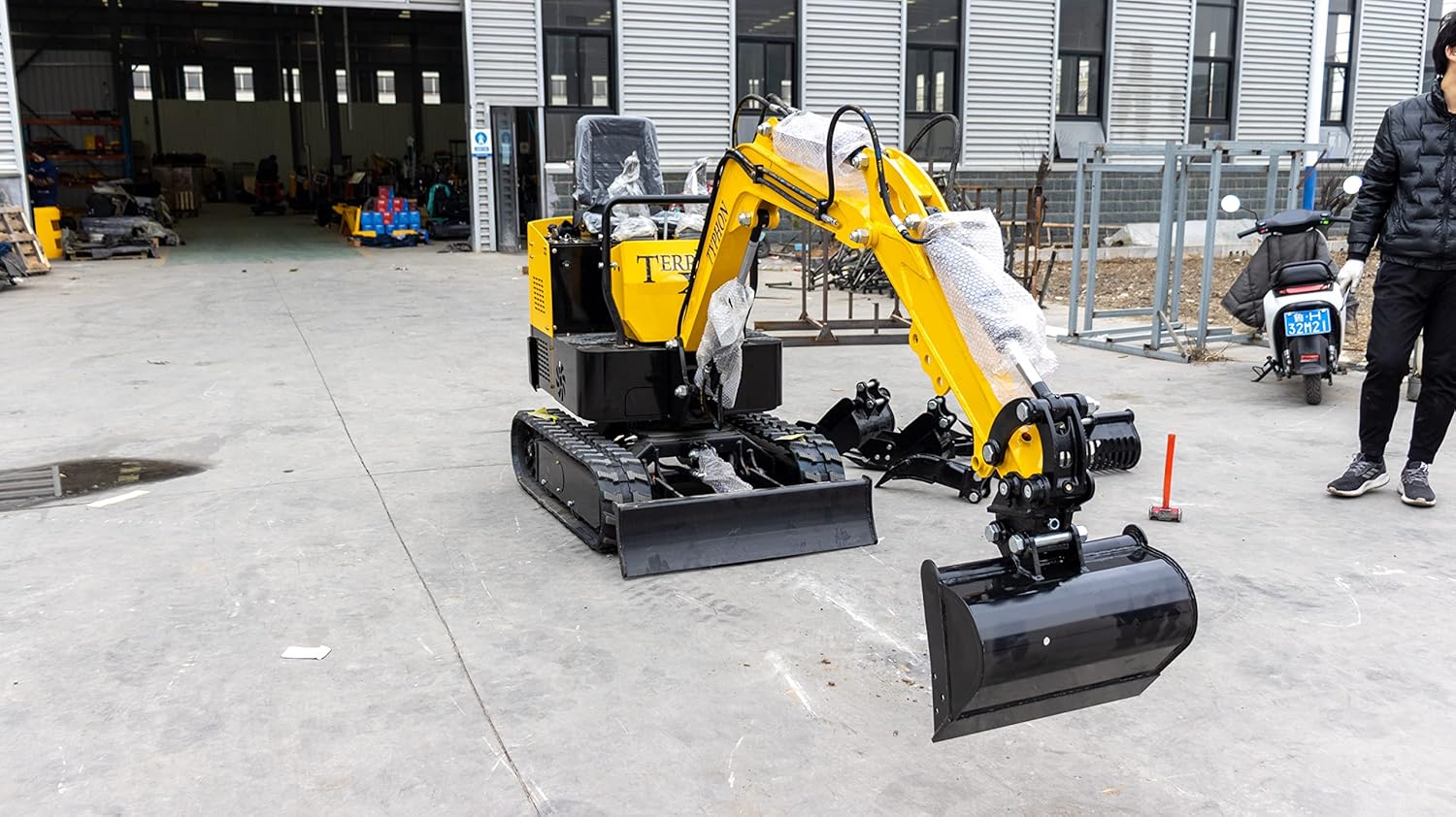 TYPHON Attachments 500mm Plain Bucket Attachment for Machinery Machine Mini Excavator Mud Buckets for Bulk Loading, Ditch Cleaning, Low Density Material Digging