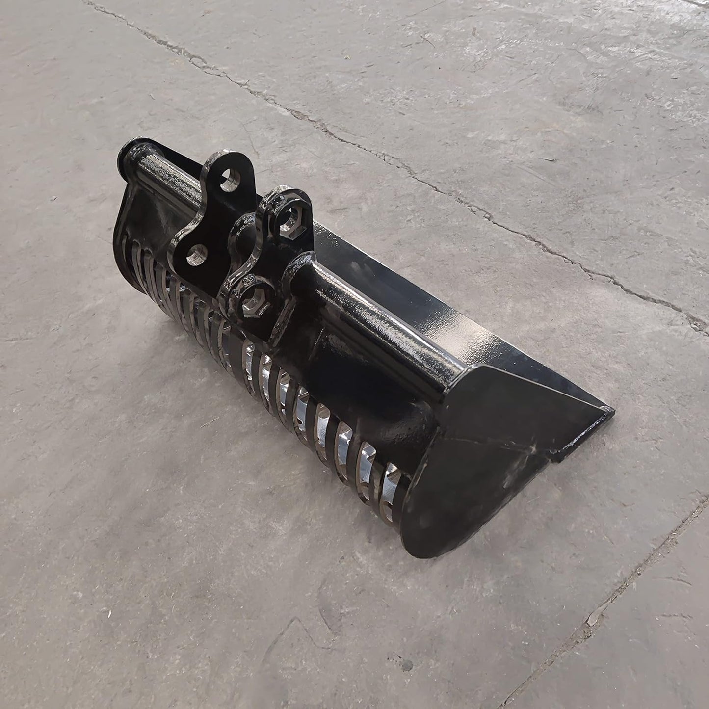 TYPHON Attachments Screening Skeleton Bucket 600mm: Attachment for TYPHON Mini Excavators Machinery Machine Digger Track Crawler Heavy Machinery
