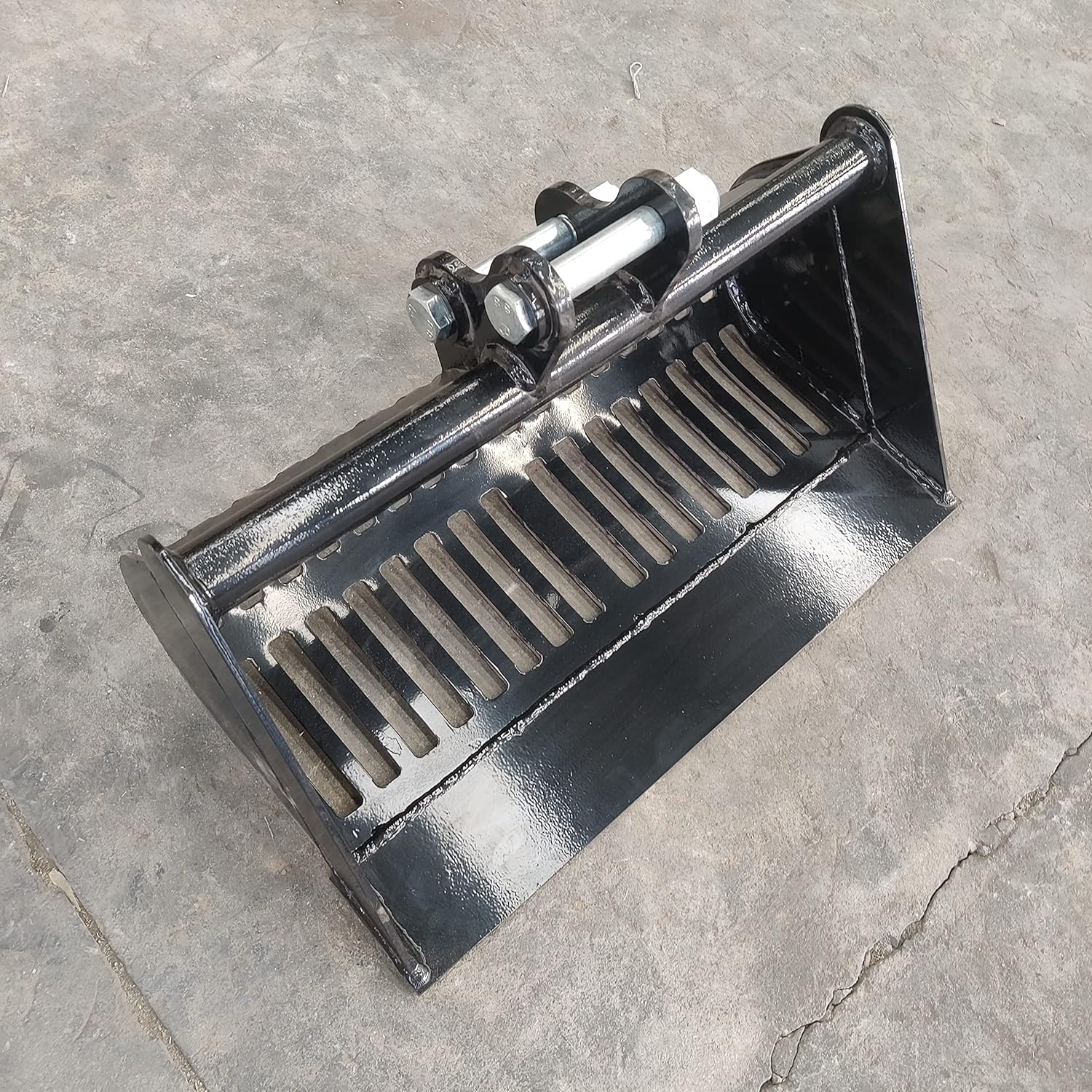 TYPHON Attachments Screening Skeleton Bucket 600mm: Attachment for TYPHON Mini Excavators Machinery Machine Digger Track Crawler Heavy Machinery