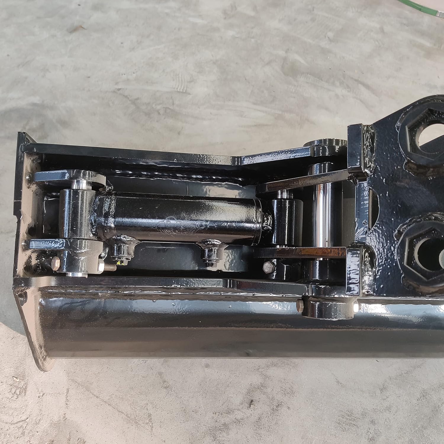 TYPHON Attachments 600mm Tilting Bucket Attachment for TYPHON Machinery Machine Mini Excavator Buckets