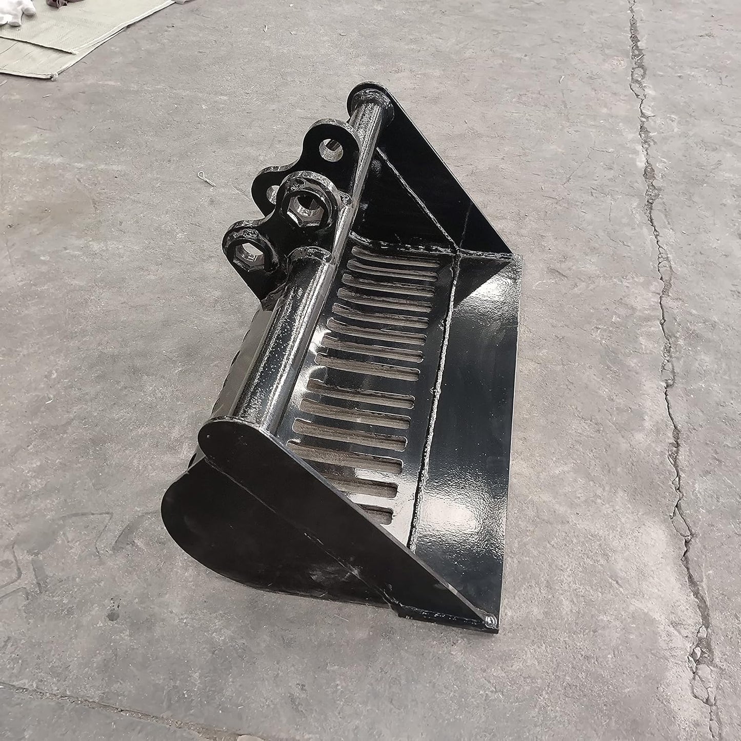 TYPHON Attachments Screening Skeleton Bucket 600mm: Attachment for TYPHON Mini Excavators Machinery Machine Digger Track Crawler Heavy Machinery