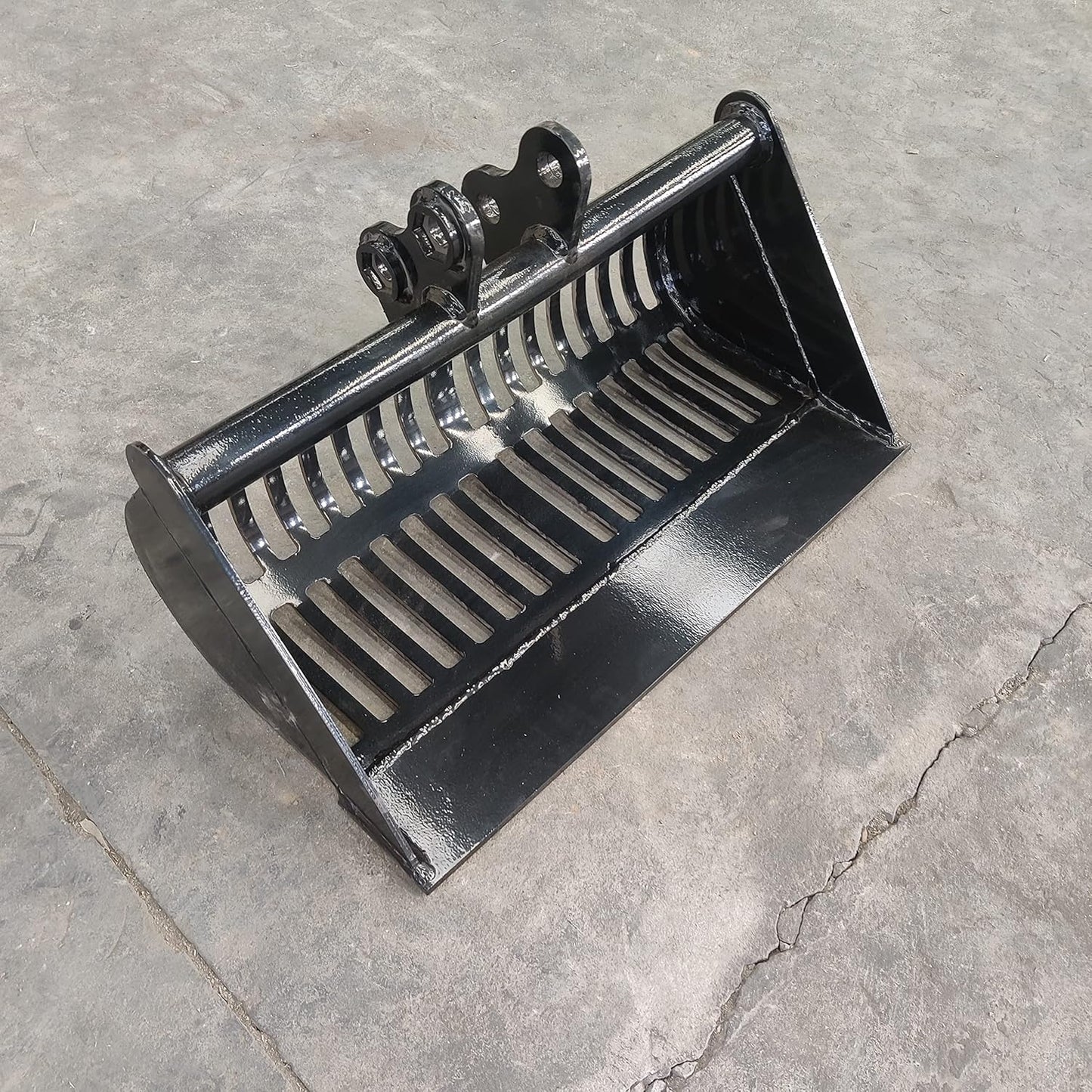 TYPHON Attachments Screening Skeleton Bucket 600mm: Attachment for TYPHON Mini Excavators Machinery Machine Digger Track Crawler Heavy Machinery