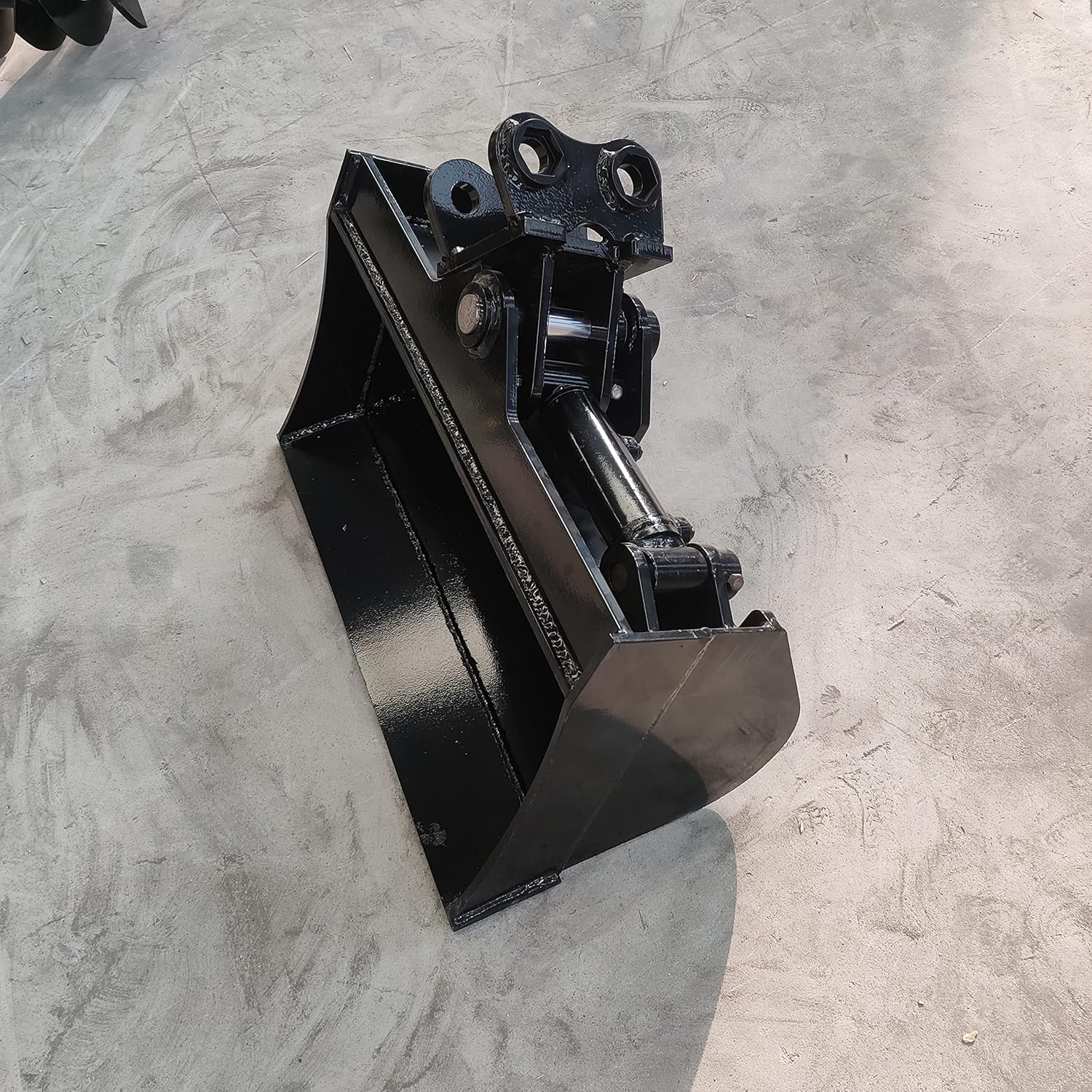 TYPHON Attachments 600mm Tilting Bucket Attachment for TYPHON Machinery Machine Mini Excavator Buckets